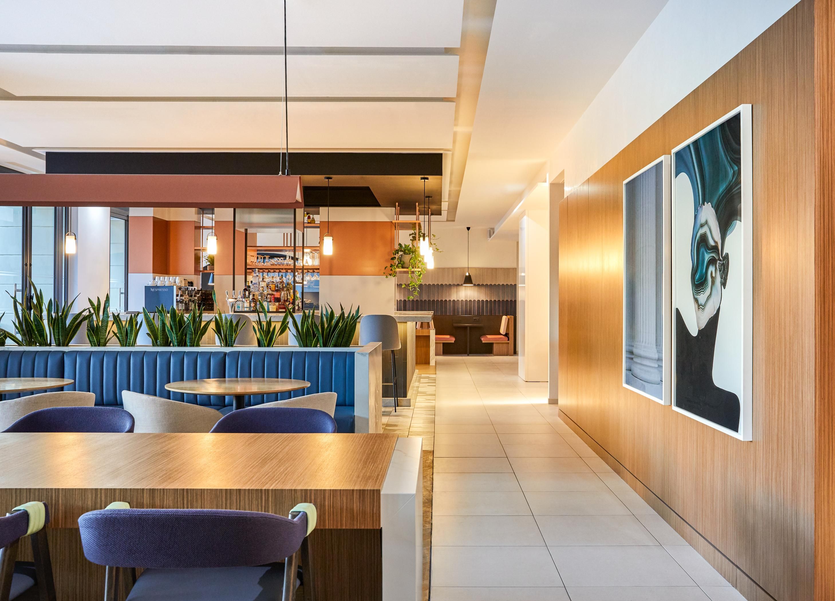 Hotel Bar
