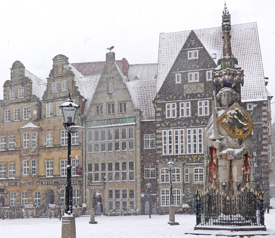 Der Bremer Marktplatz im Winter - BAHNHIT.DE, © Ingrid Krause / BTZ Bremer Touristik-Zentrale