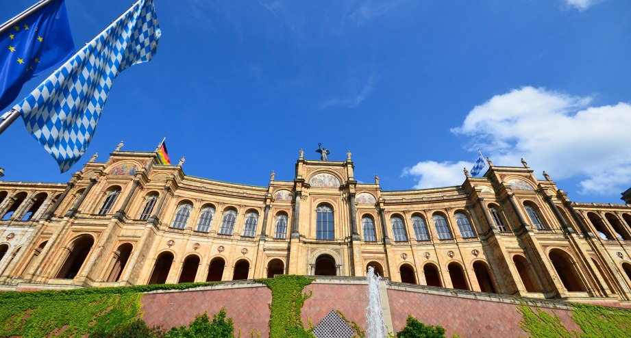 Das Maximilianeum in München -BAHNHIT.DE, © getty, Foto: ah_fotobox