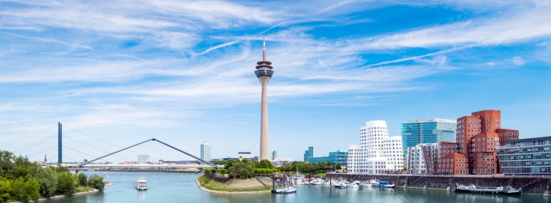 Blick auf das Rheinufer in Düsseldorf. - BAHNHIT.DE, © getty; Foto: jotily