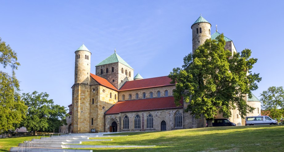 Die Michaeliskirche in Hildesheim - BAHNHIT.DE, © Getty, Foto: Westend61