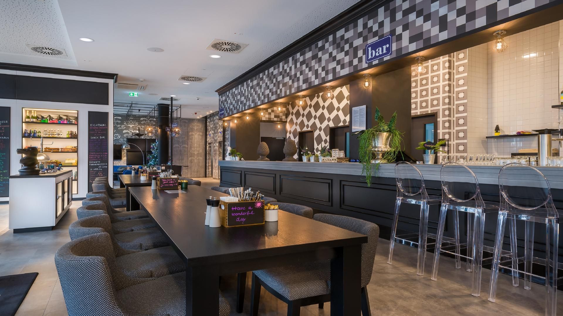 Hotel Bar