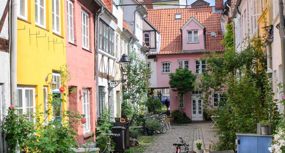 Die malerische Altstadt von Lübeck - BAHNHIT.DE, © getty, Foto: chris-stein