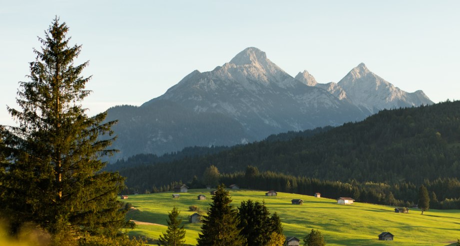 Eine Alm in den Bergen. - BAHNHIT.DE, © getty, Foto: Christoph Wagner