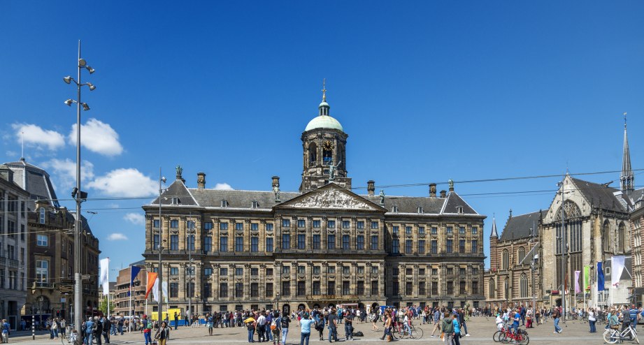 Bahnhit Amsterdam Königspalast, © gettyimages pidjoe