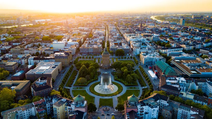 Panorama auf den Wasserturm und die Dächer Mannheims