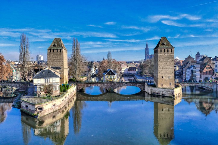 Straßburg: Panoramablick mit dem Rhein im Vordergrund, © GettyImages, Piero Damiani