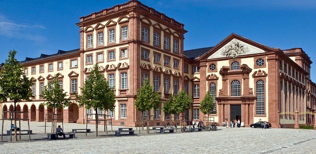 Bahnhit Mannheim Schloss, © Pixabay