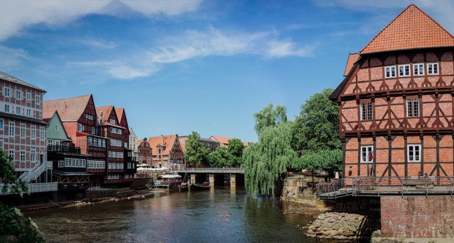 Fachwerkhäuser in Lüneburg. - BAHNHIT.DE, © getty; Foto: miniloc