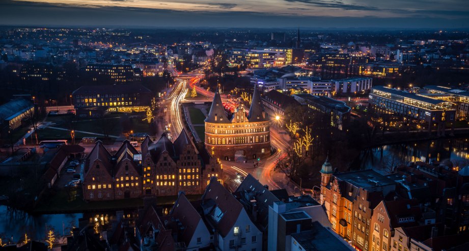 Blick über Lübeck an Weihnachten - BAHNHIT.DE, © LTM - Olaf Malzahn