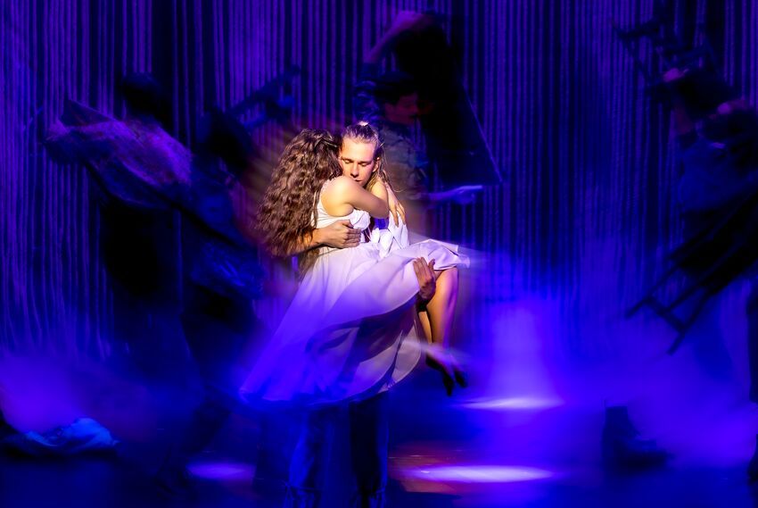 Romeo und Julia in einer Bühnenszene aus dem Musical Romeo und Julia – Das Musical