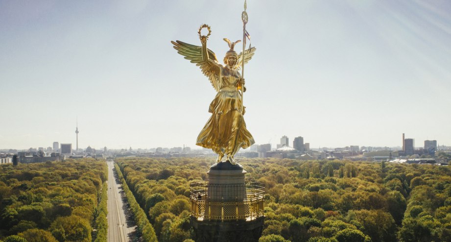 Die Goldelse genannte Siegessäule im Tiergarten in Berlin - BAHNHIT.DE, © getty, Foto: Sven Hagolani