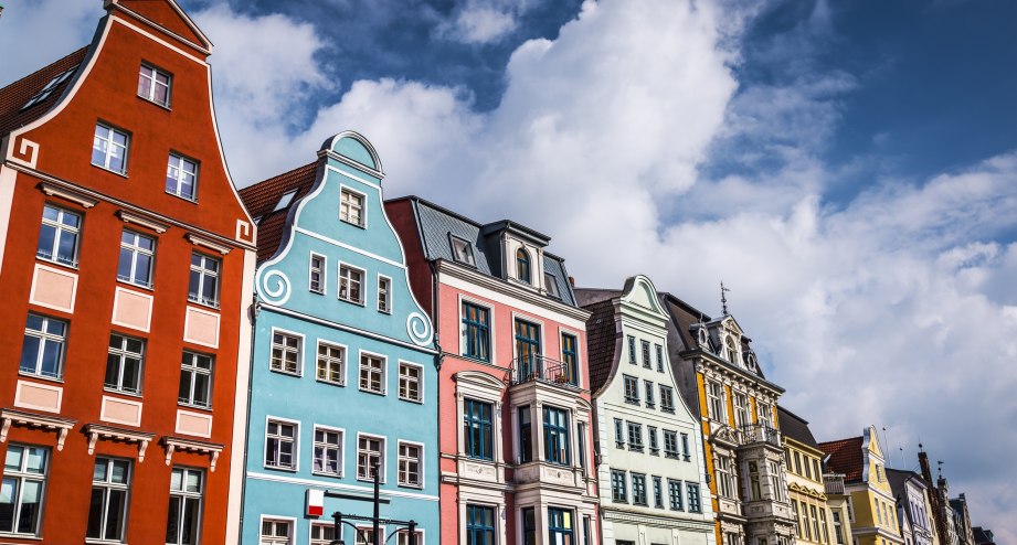 Altstadt von Rostock - BAHNHIT.DE, © getty, Foto: SeanPavonePhoto