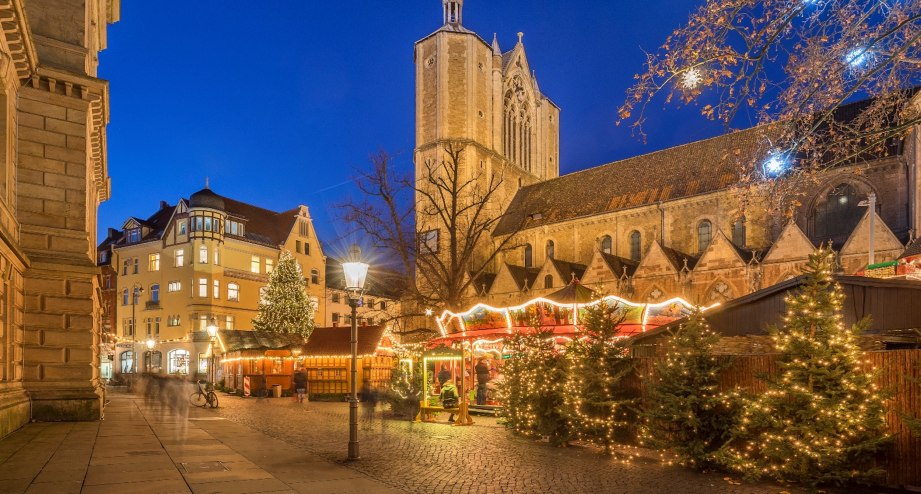 Der Weihnachtsmarkt in Braunschweig - BAHNHIT.DE, © Getty, Foto: Westend61