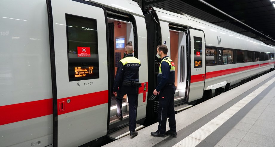 Kontrolle DB/3G, © Deutsche Bahn AG / Volker Emersleben