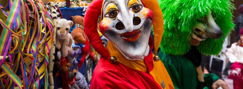 Clowns bei der Basler Fasnacht. - BAHNHIT.DE, © getty; Foto: Andreas Mann