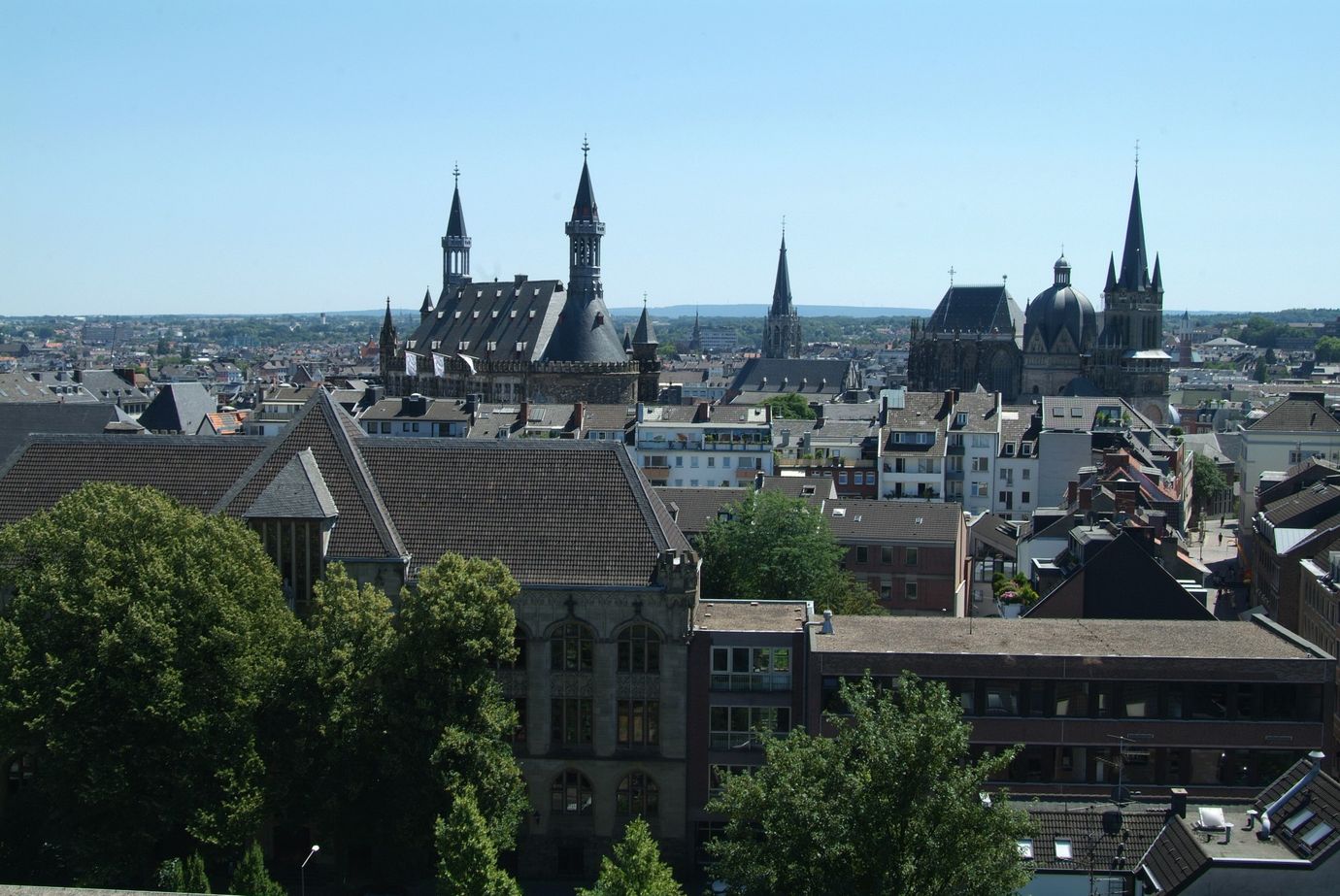 Stadtansicht mit Türmen in Aachen