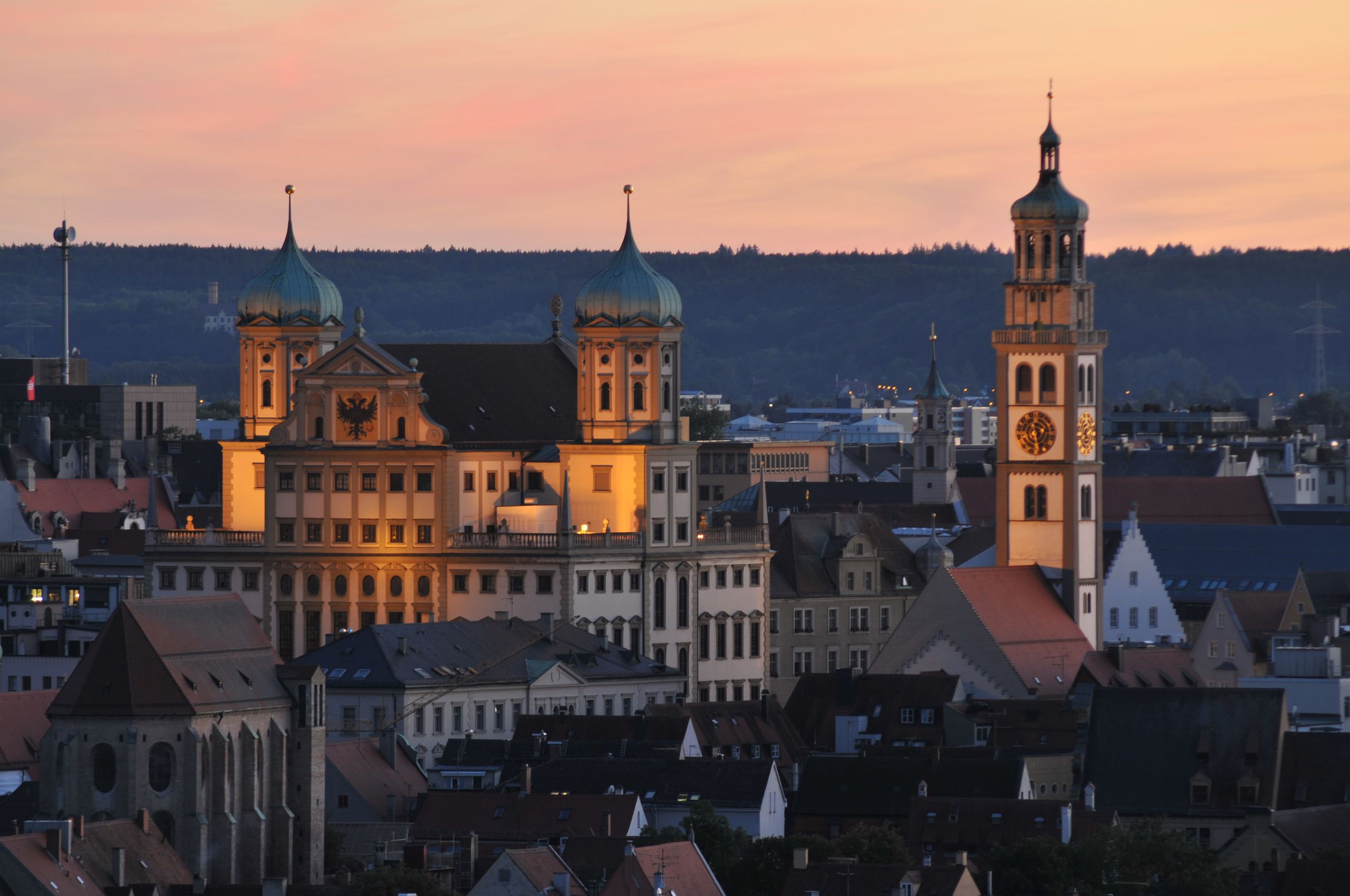 Augsburger Rathaus in der Dämmerung