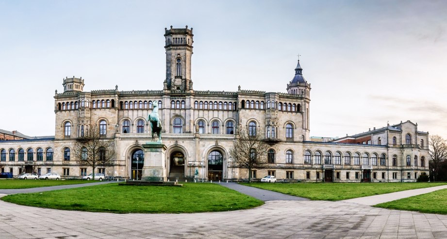 Die Leibnitz Universität in Hannover - BAHNHIT.DE, © getty, Foto: Elena Eliachevitch