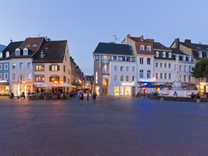 Bahn & Hotel Saarbrücken, © getty, Foto: Westend61
