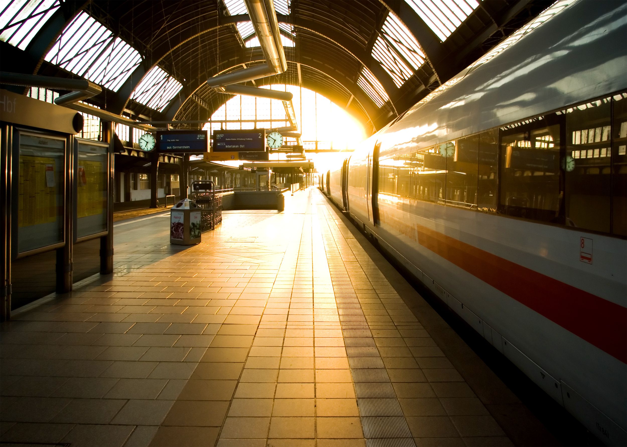ICE am Bahnhof 