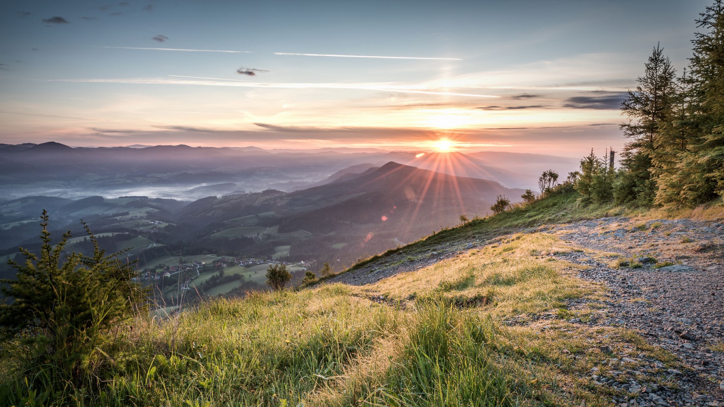 Schöckl bei Sonnenaufgang, Blick nach Nordosten bei Graz