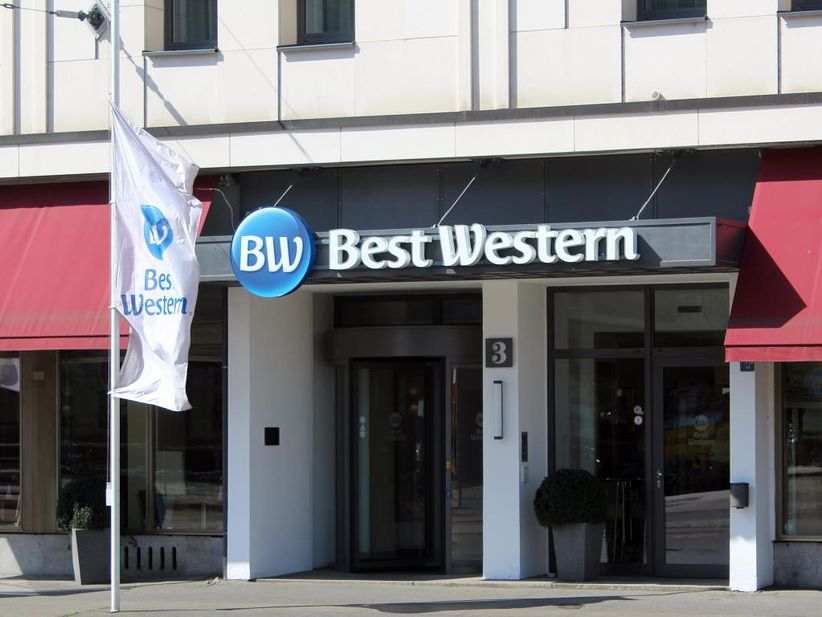 Eingang eines Best Western Hotels