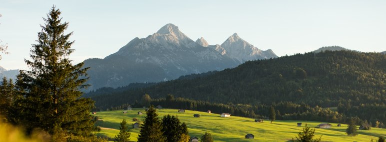 Eine Alm in den Bergen. - BAHNHIT.DE, © getty, Foto: Christoph Wagner