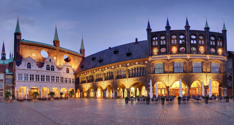 Der Lübecker Rathausmarkt - BAHNHIT.DE, © LTm - Uwe Freitag