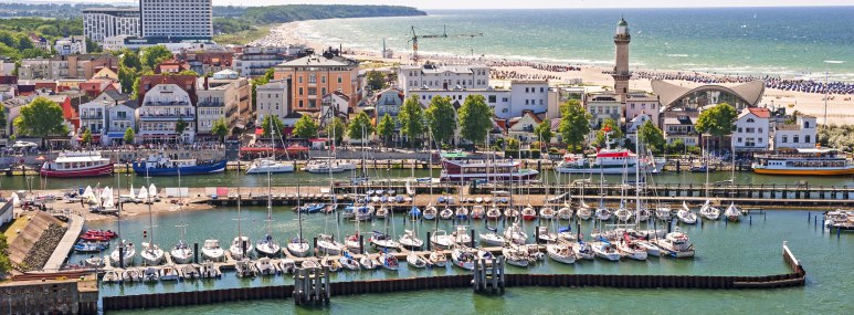 Seebad Warnemünde bei Rostock - BAHNHIT.DE, © getty, Foto: majaiva