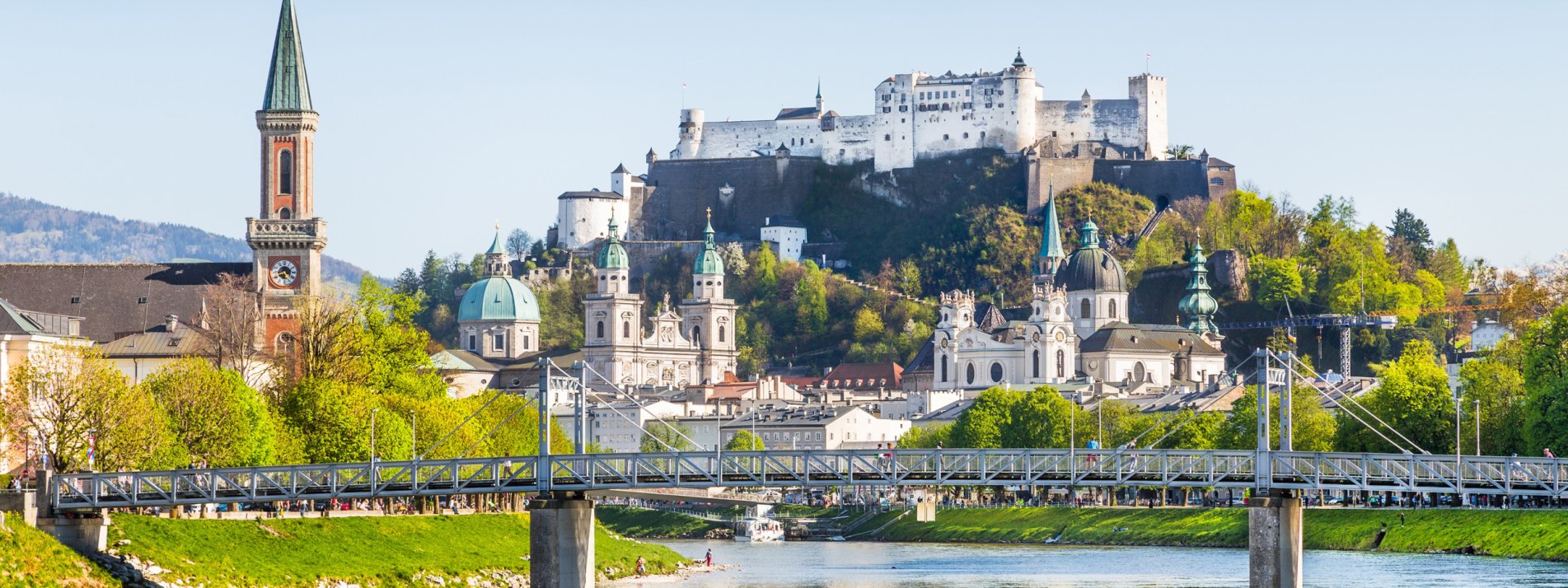 Salzburg Skyline mit dem Festungsberg mit der Festung Hohensalzburg - BAHNHIT.DE, © getty, Foto: bluejayphoto