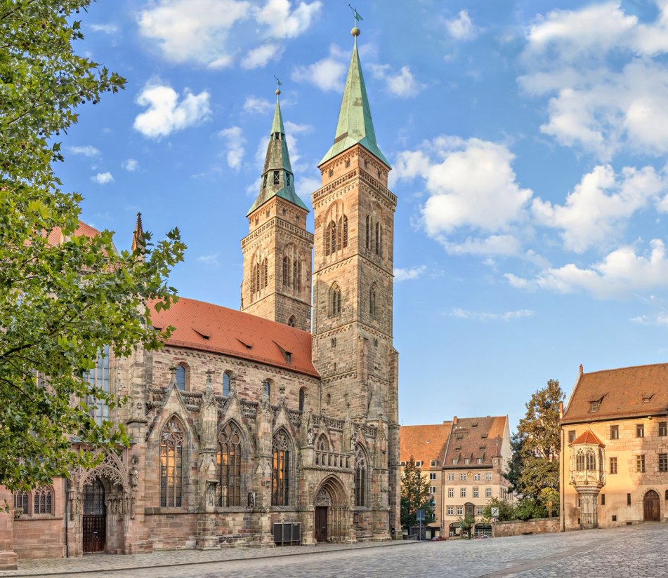 Mittelalterliche Kirche des St. Sebald - Sebalduskirche Nürnberg - BAHNHIT.DE, © getty, Foto: bbsferrari